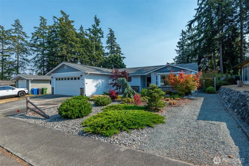 Property photo for 1925 Ne 8th Avenue, Oak Harbor photo 36