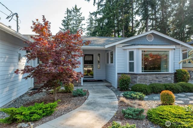 Property photo for 1925 Ne 8th Avenue, Oak Harbor photo 3