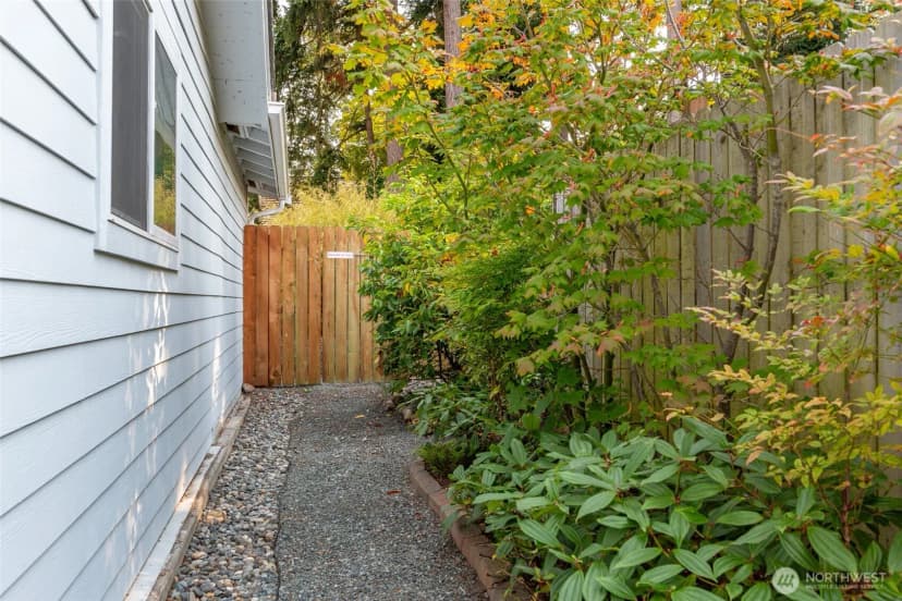 Property photo for 1925 Ne 8th Avenue, Oak Harbor photo 34