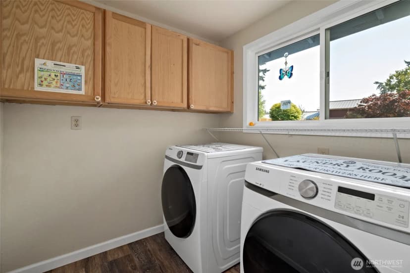 Property photo for 1925 Ne 8th Avenue, Oak Harbor photo 16