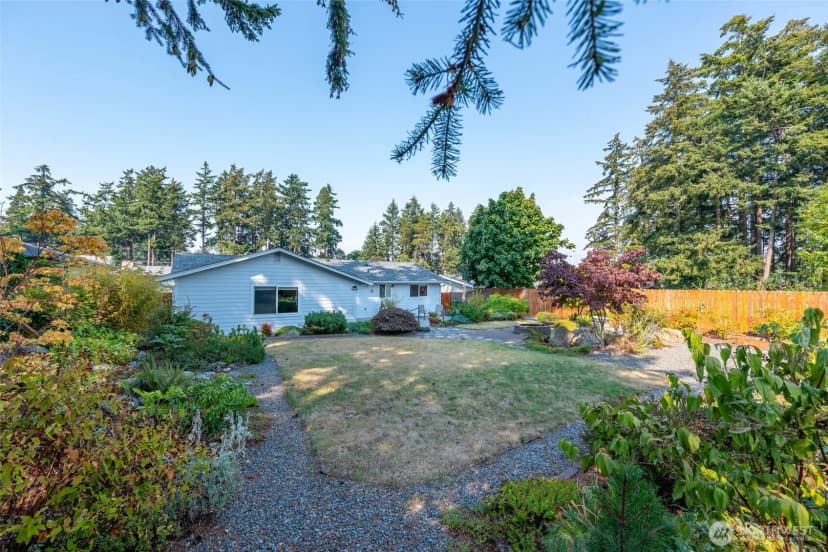 Property photo for 1925 Ne 8th Avenue, Oak Harbor photo 32