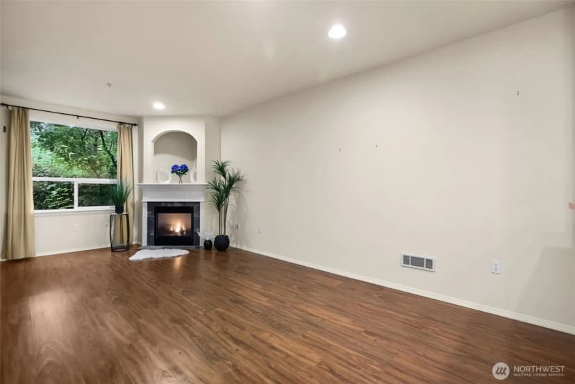 Property photo for 12530 Admiralty Way #k102, Everett photo 9