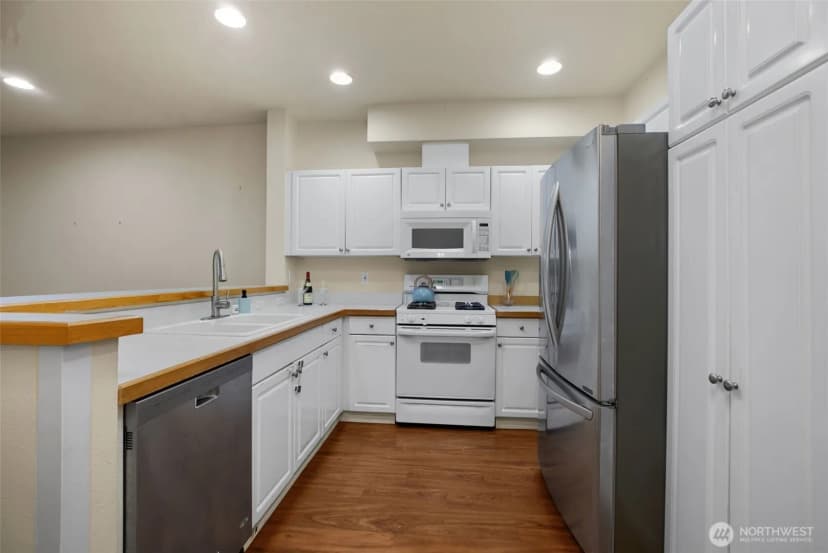 Property photo for 12530 Admiralty Way #k102, Everett photo 15