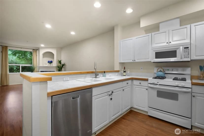 Property photo for 12530 Admiralty Way #k102, Everett photo 12