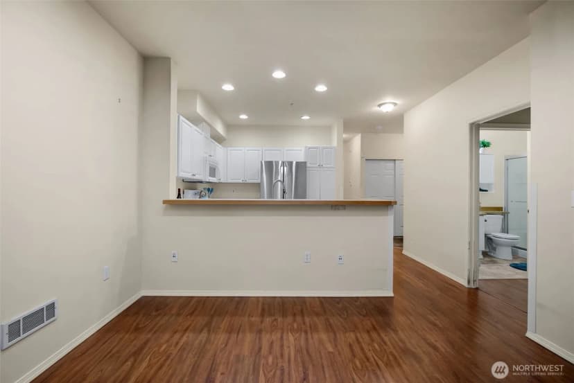 Property photo for 12530 Admiralty Way #k102, Everett photo 16