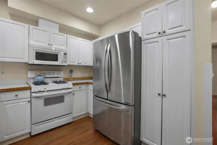 Property photo for 12530 Admiralty Way #k102, Everett photo 11