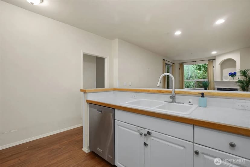 Property photo for 12530 Admiralty Way #k102, Everett photo 13