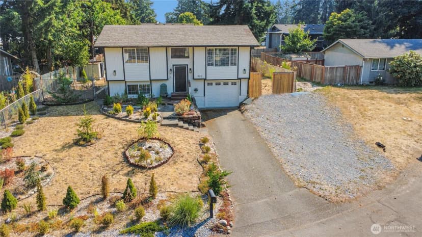 Property photo for 902 194th Street E, Spanaway photo 3