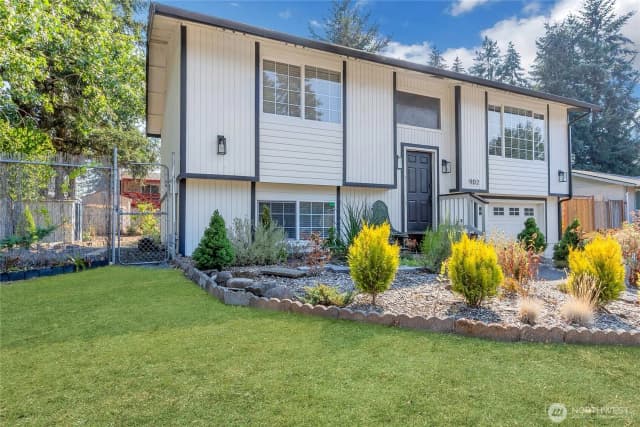 Property photo for 902 194th Street E, Spanaway photo 2