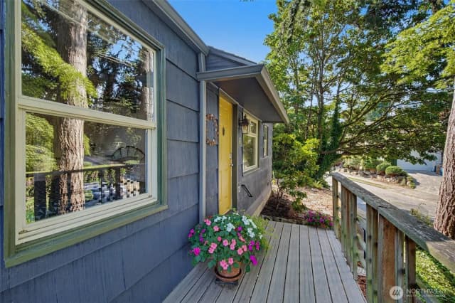 Property photo for 4320 31st Avenue W, Seattle photo 2