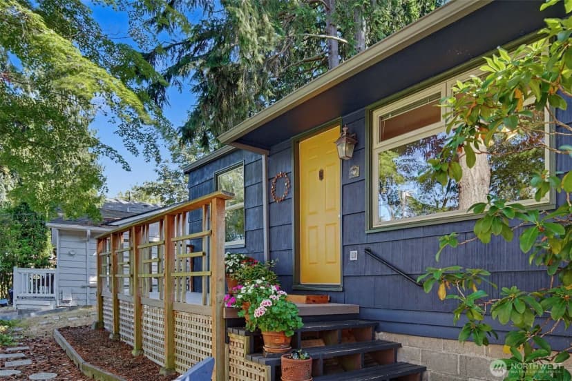 Property photo for 4320 31st Avenue W, Seattle photo 3