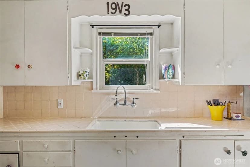 Property photo for 4320 31st Avenue W, Seattle photo 12