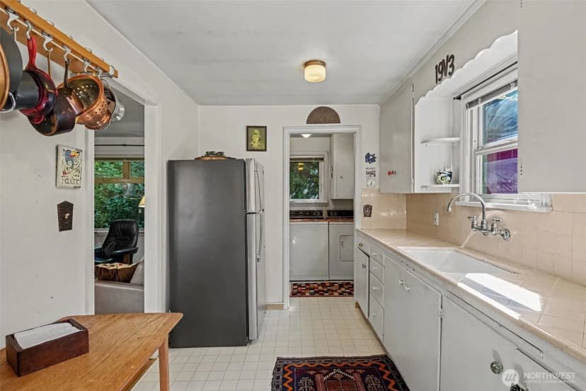 Property photo for 4320 31st Avenue W, Seattle photo 11