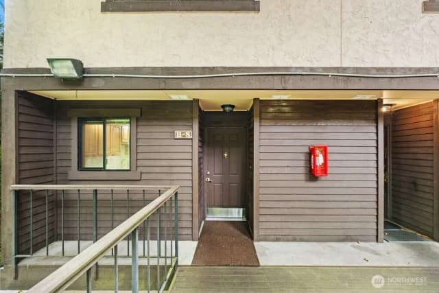 Property photo for 136 Summit Avenue N #b8, Kent photo 3