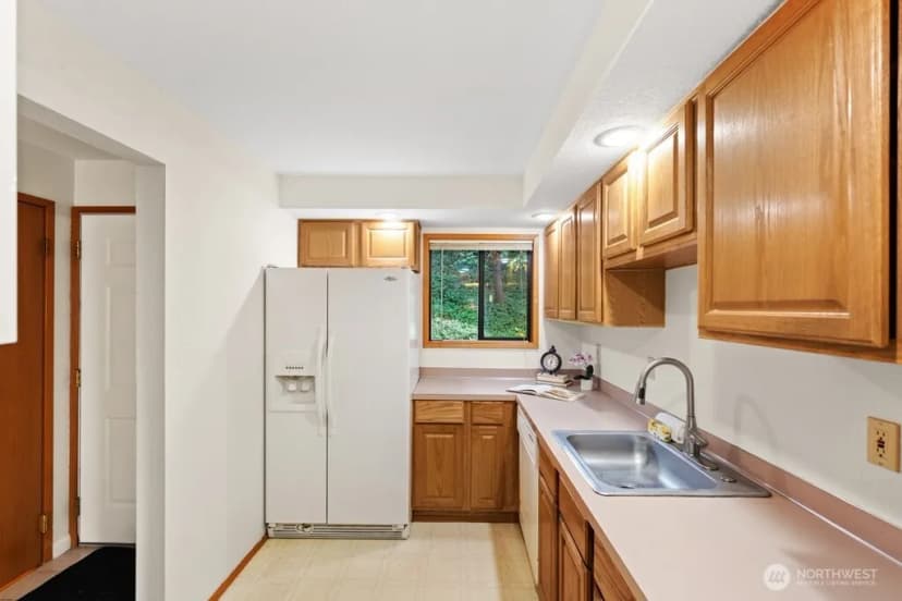 Property photo for 136 Summit Avenue N #b8, Kent photo 9