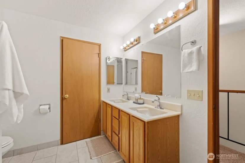Property photo for 136 Summit Avenue N #b8, Kent photo 16