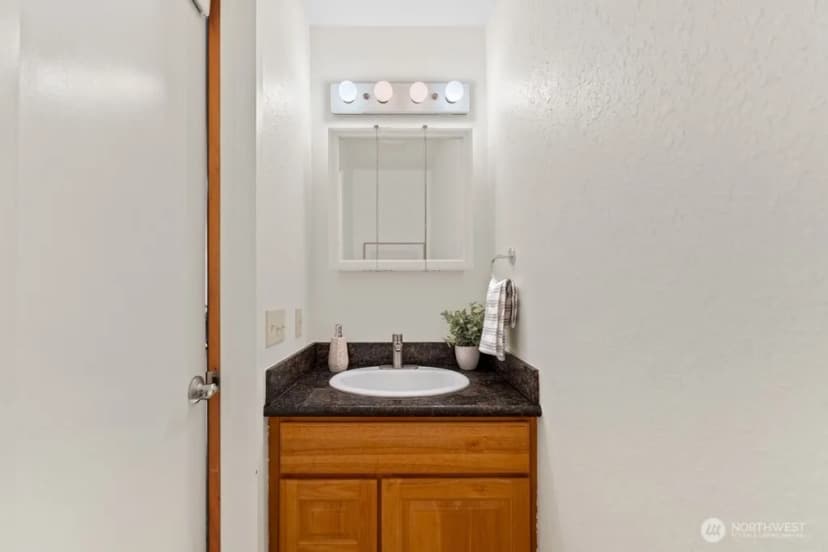 Property photo for 136 Summit Avenue N #b8, Kent photo 12