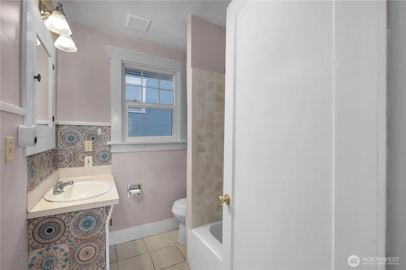 Property photo for 1612 Capitol Way S, Olympia photo 9