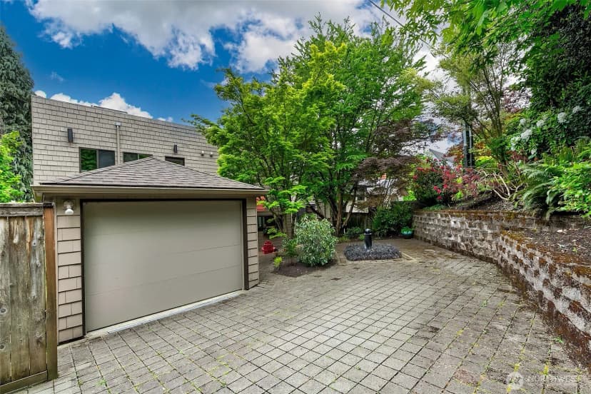 Property photo for 1259 23rd Avenue E, Seattle photo 36