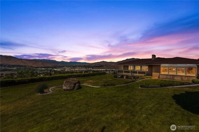 Property photo for 3131 35th Street Ne, East Wenatchee photo 2