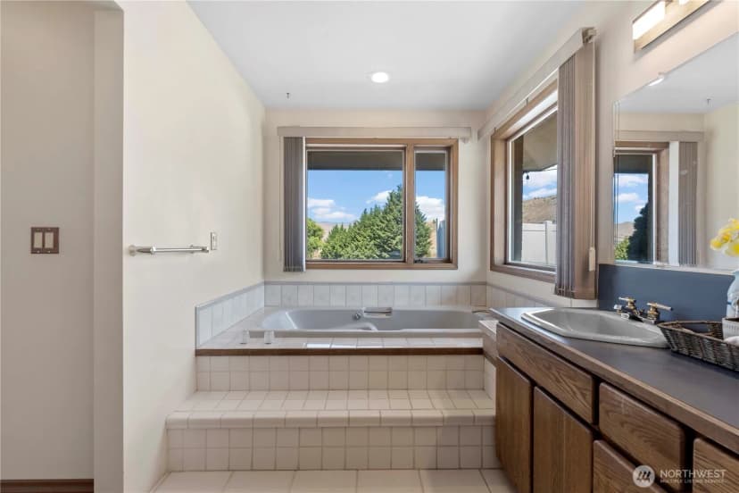 Property photo for 3131 35th Street Ne, East Wenatchee photo 34