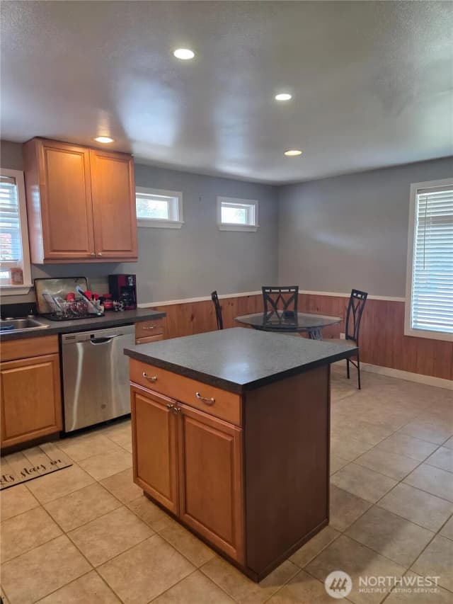 Property photo for 2000 E Highland Avenue, Mount Vernon photo 5