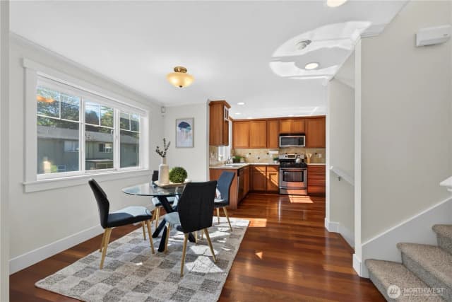 Property photo for 5013 40th Avenue Ne, Seattle photo 2