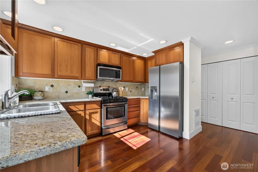 Property photo for 5013 40th Avenue Ne, Seattle photo 24