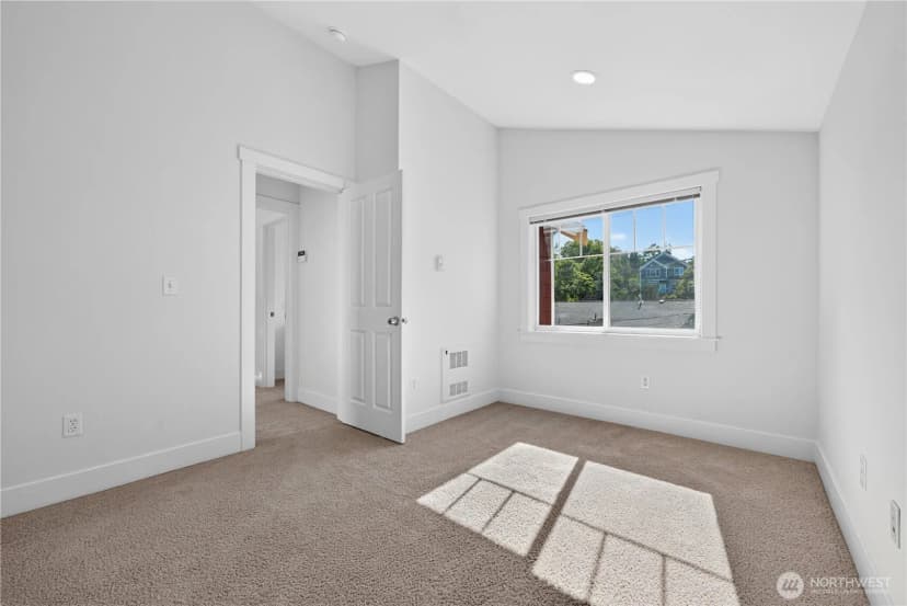 Property photo for 5013 40th Avenue Ne, Seattle photo 17