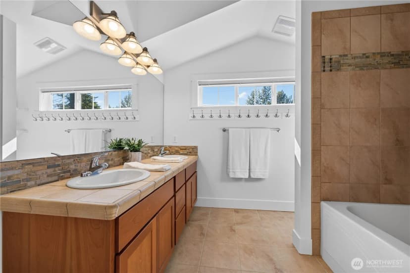 Property photo for 5013 40th Avenue Ne, Seattle photo 14