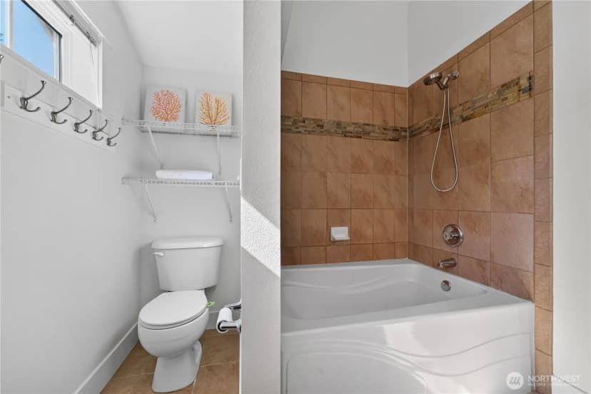 Property photo for 5013 40th Avenue Ne, Seattle photo 13