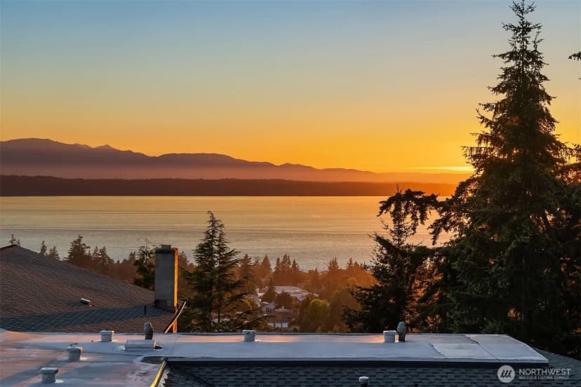 Property photo for 310 Skyline Drive, Edmonds photo 34