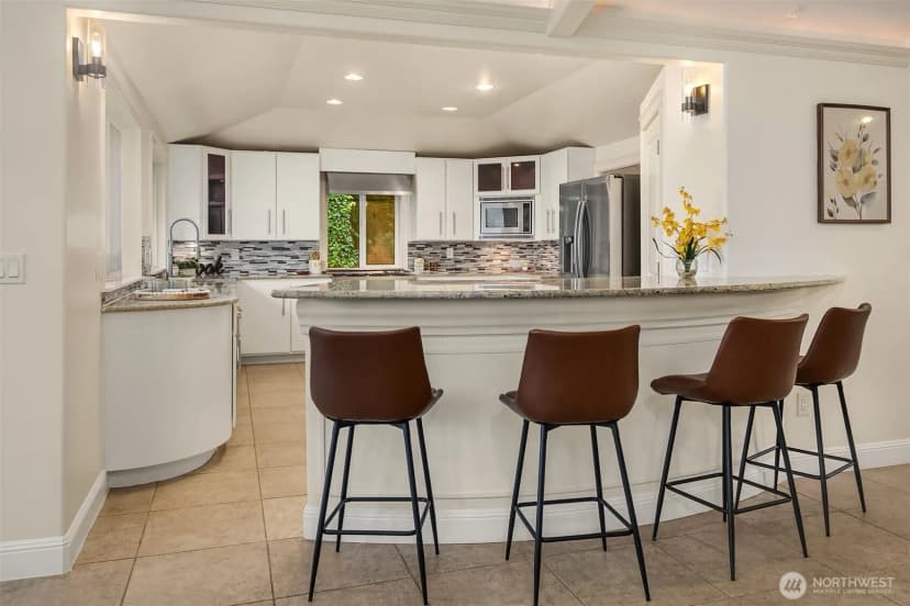 Property photo for 310 Skyline Drive, Edmonds photo 9