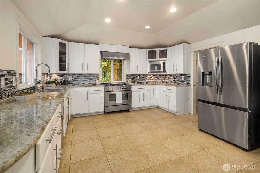 Property photo for 310 Skyline Drive, Edmonds photo 10