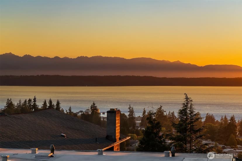 Property photo for 310 Skyline Drive, Edmonds photo 35
