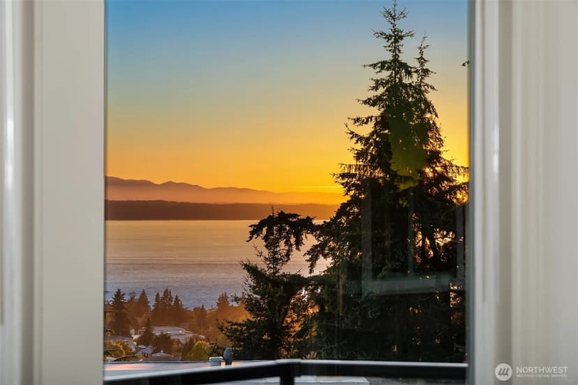 Property photo for 310 Skyline Drive, Edmonds photo 36