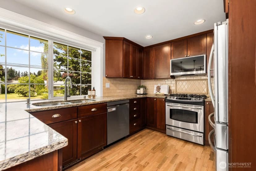 Property photo for 7441 Ne 145th St, Kirkland photo 10