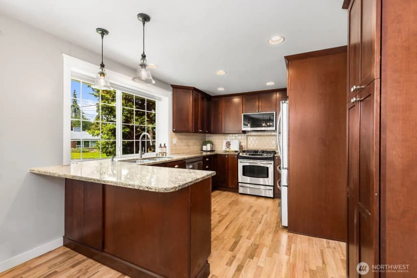 Property photo for 7441 Ne 145th St, Kirkland photo 9