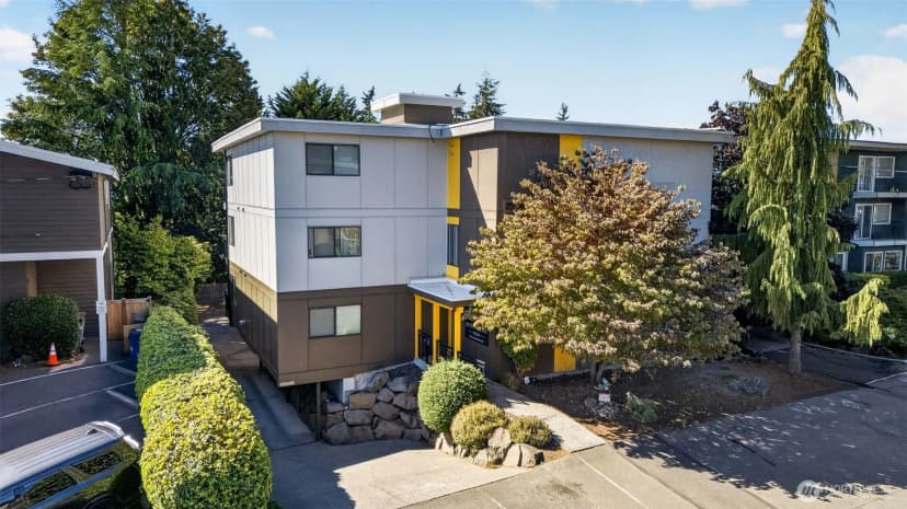 Property photo for 11535 Greenwood Avenue N #301, Seattle photo 2