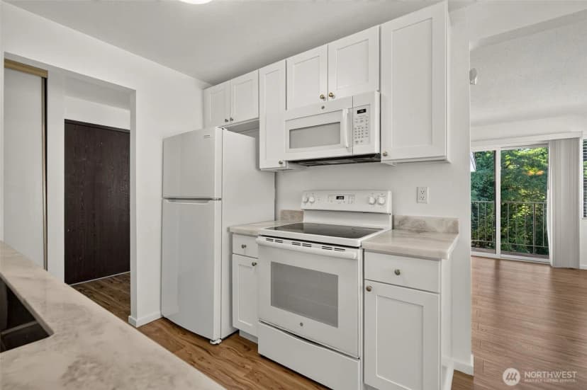 Property photo for 11535 Greenwood Avenue N #301, Seattle photo 6