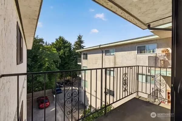 Property photo for 11535 Greenwood Avenue N #301, Seattle photo 9