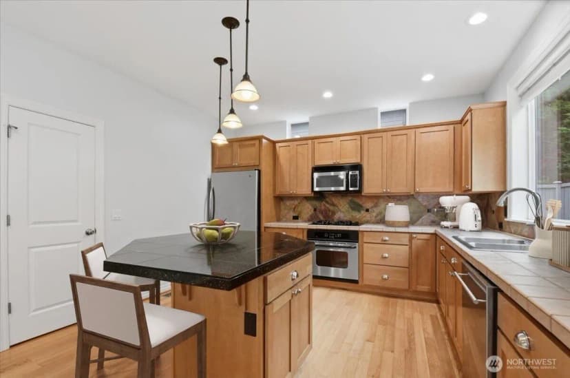 Property photo for 25303 Ne 3rd Place, Sammamish photo 8