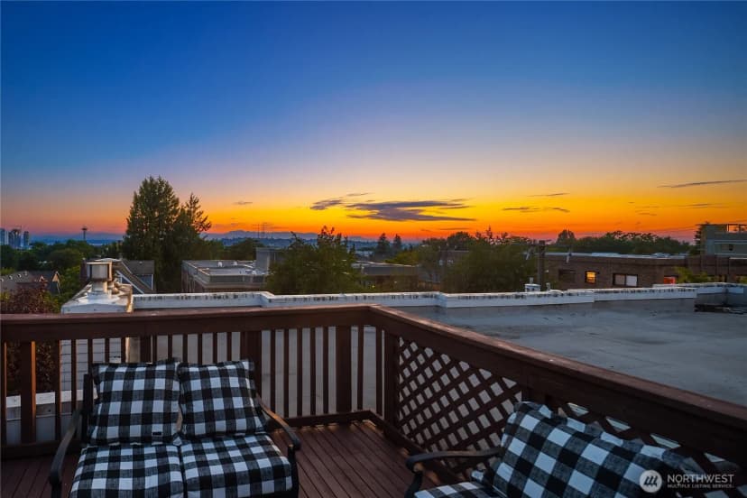 Property photo for 524 12th Avenue E #301, Seattle photo 3