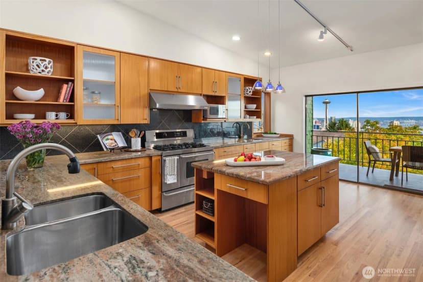 Property photo for 118 Highland Drive, Seattle photo 17