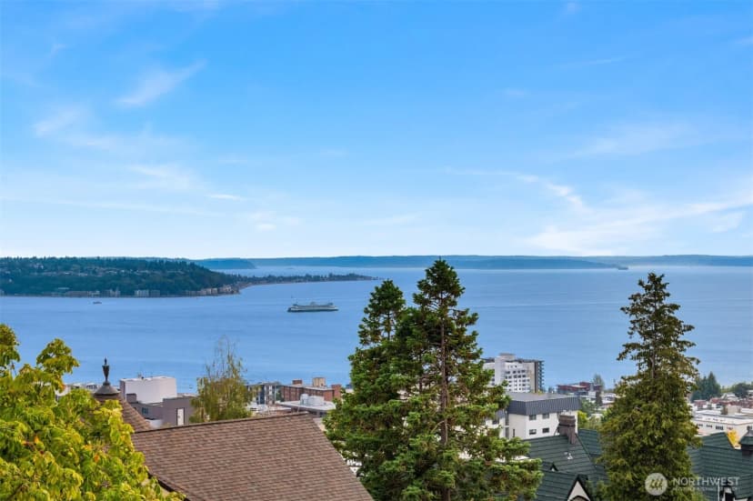 Property photo for 118 Highland Drive, Seattle photo 6