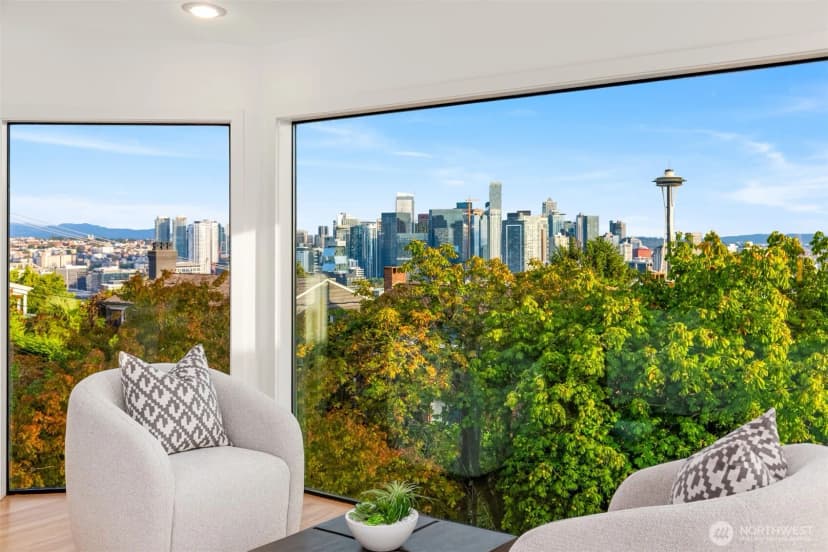Property photo for 118 Highland Drive, Seattle photo 11