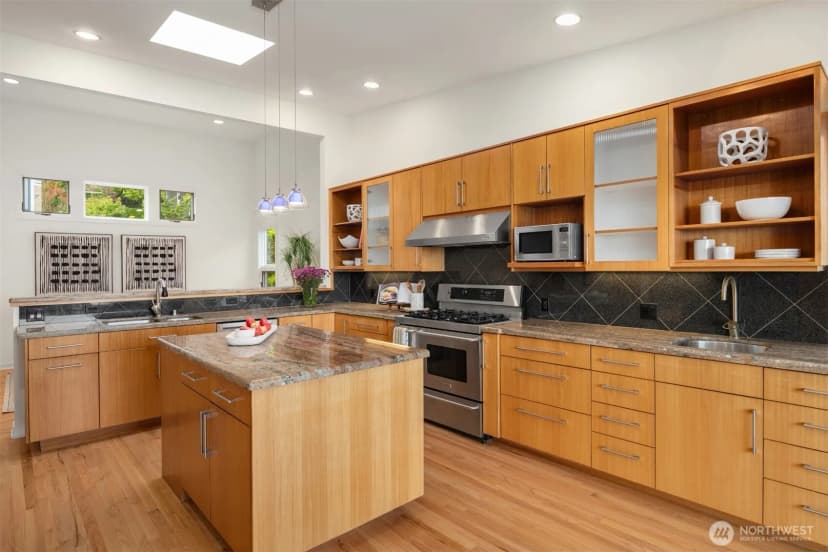 Property photo for 118 Highland Drive, Seattle photo 18