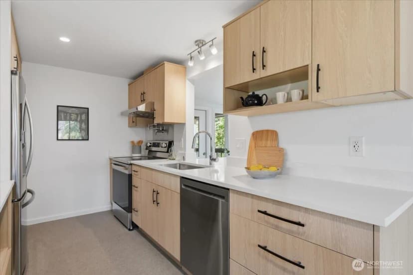Property photo for 5247 21st Avenue Sw, Seattle photo 6