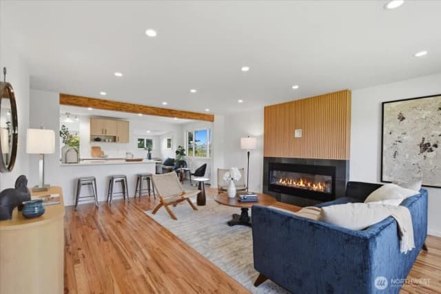 Property photo for 5247 21st Avenue Sw, Seattle photo 2