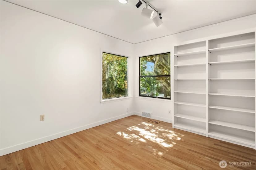 Property photo for 1114 2nd Avenue N, Seattle photo 37